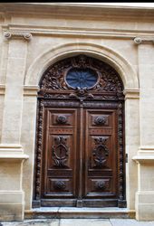 Porte de l'HÃ´tel de Grimaldi-RÃ¨gusse class=