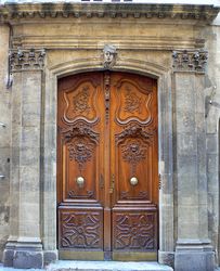 Porte du XVIIIÃ¨me SiÃ¨cle,  Aix-en-Provence class=