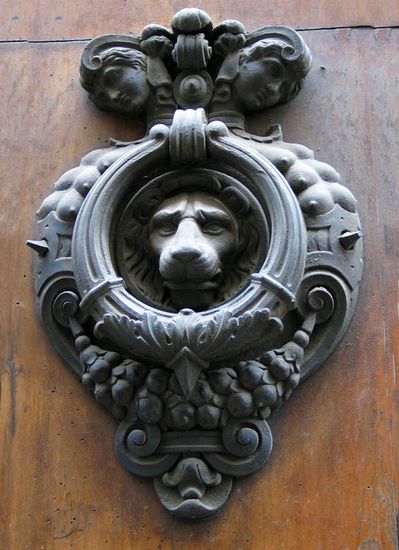 Heurtoir en fonte, Lion, France