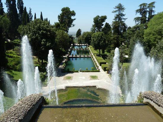 fountain of Nepune and fish ponds