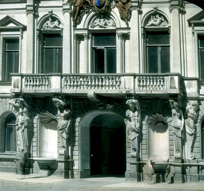 caryatides st petersbourg