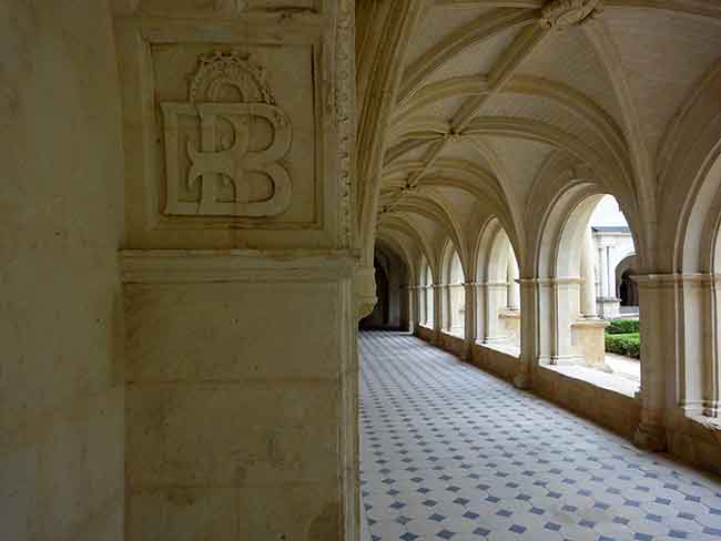 romanesque deambulatory